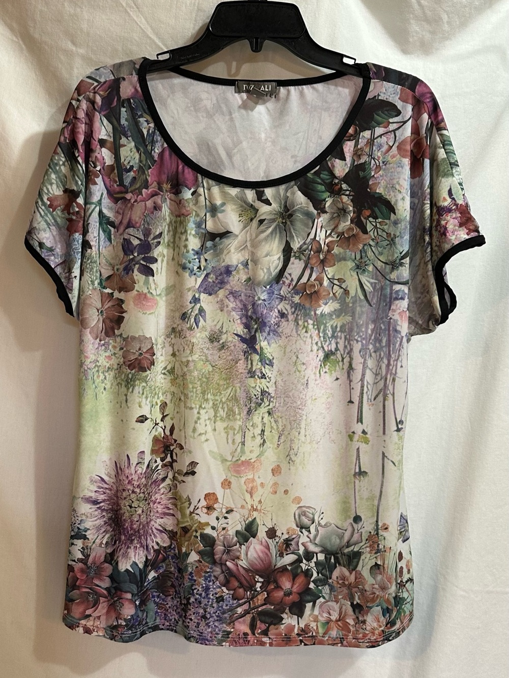 Roz & Ali Floral Scoop Neck Short Sleeve Top in Pastel Multi
